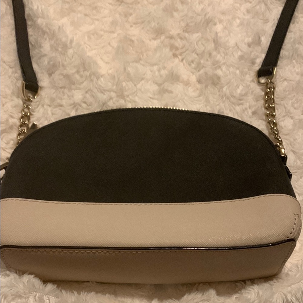 Kate Spade Black and Cream Crossbody Bag with Minimalist Design - Picture 3 of 5